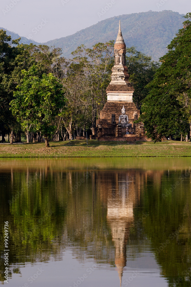 Fototapeta premium Wat Mahathat Sukhothai Historical Park Thailand buddhist