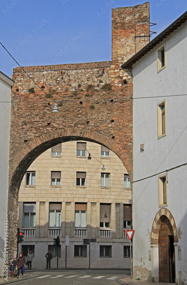 Fototapeta premium medieval wall with arch in Verona