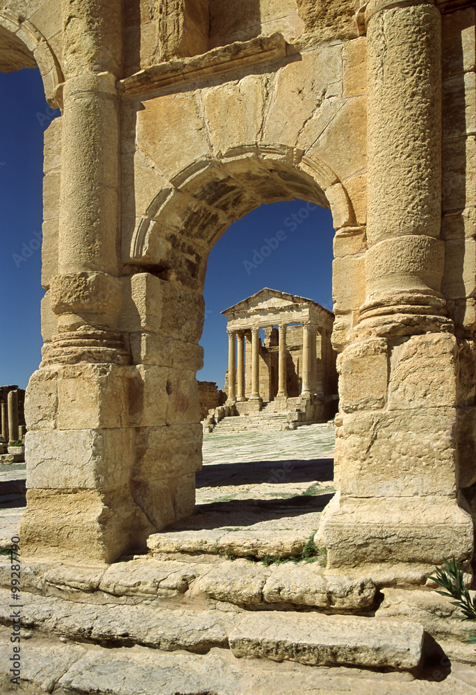 Tunisia. Ancient Sufetula (present day Sbeitla). Entrance to the forum via the triumphal arch. View of one (dedicated to Minerva) from three temples forming the capitolium