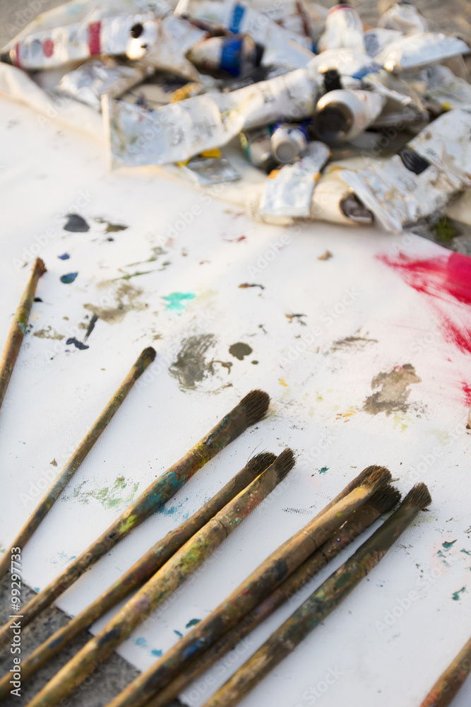 Obraz premium paint brushes, painted background