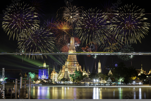 Atmosphere Wat Arun in night, It is spectacular, This is an impo