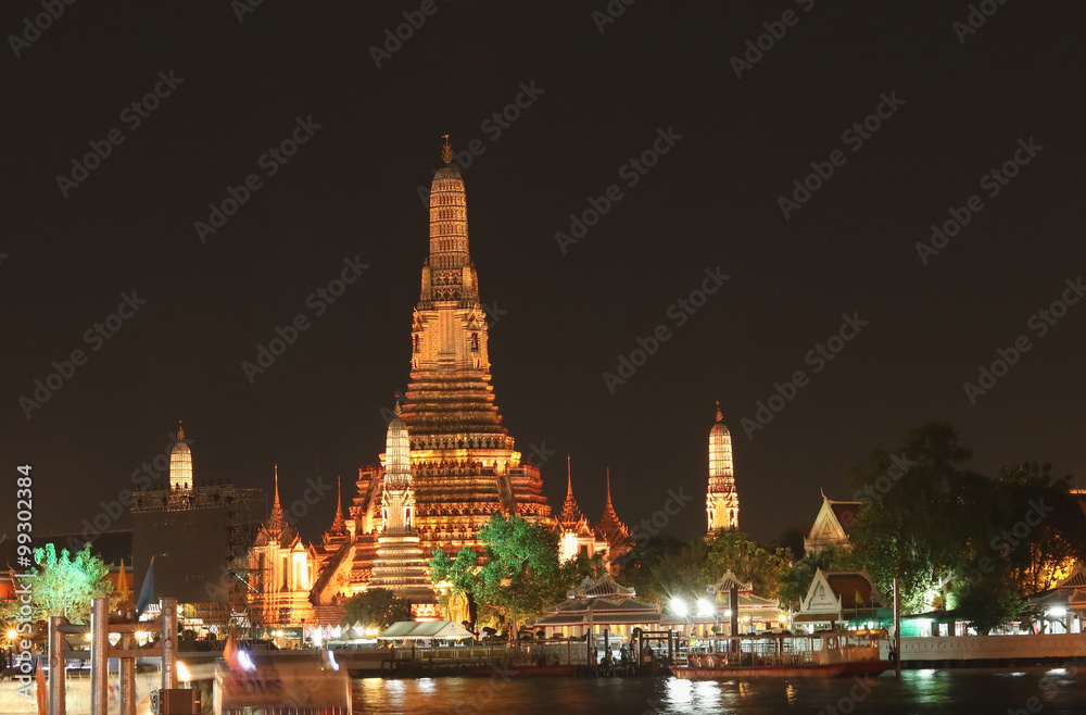 Lighting effects at Wat Arun Temple in the night, Bangkok, Thailand Lighting effects at Wat Arun Temple in the night, Bangkok, Thailand
