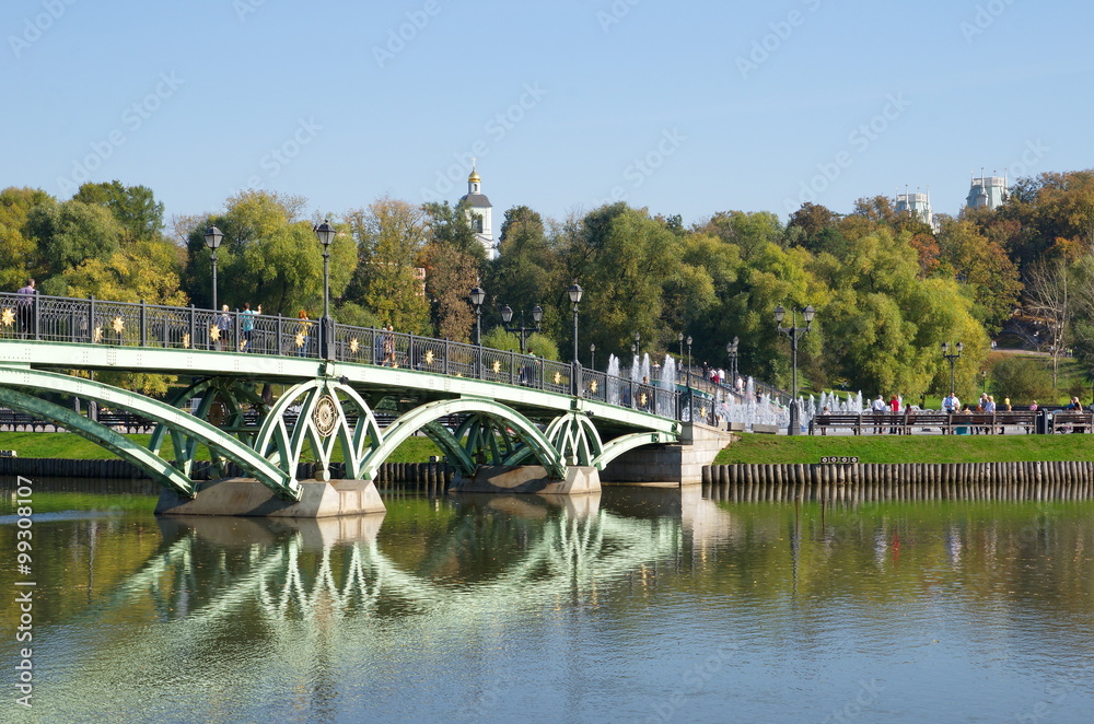 MOSCOW, RUSSIA - SEPTEMBER 25, 2015: The Museum-reserve Tsaritsyno. Pedestrian bridge over the pond