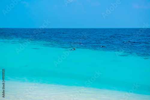 Sand beach and ocean wave, South Male Atoll. Maldives фототапет