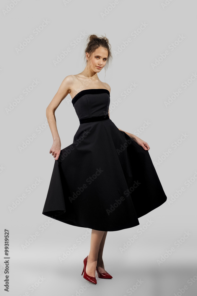 Naklejka premium young lady posing in fashion dress
