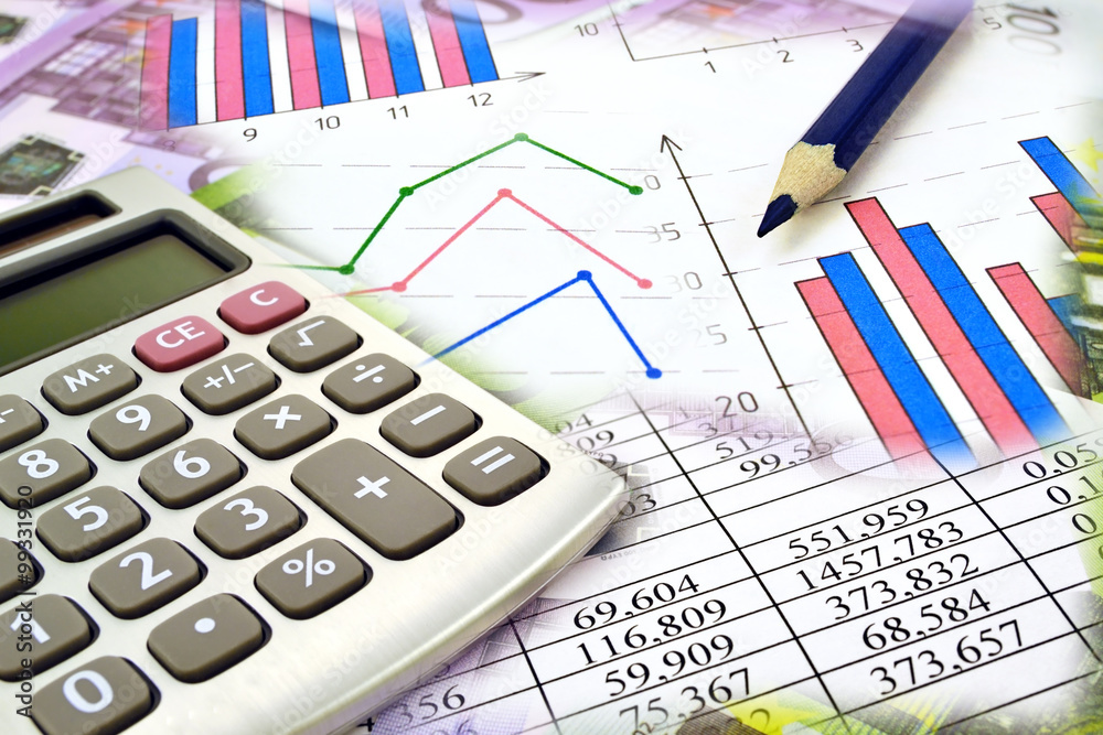 Photo the calculator with financial the numbers and graph Photo the calculator with financial the numbers and graph