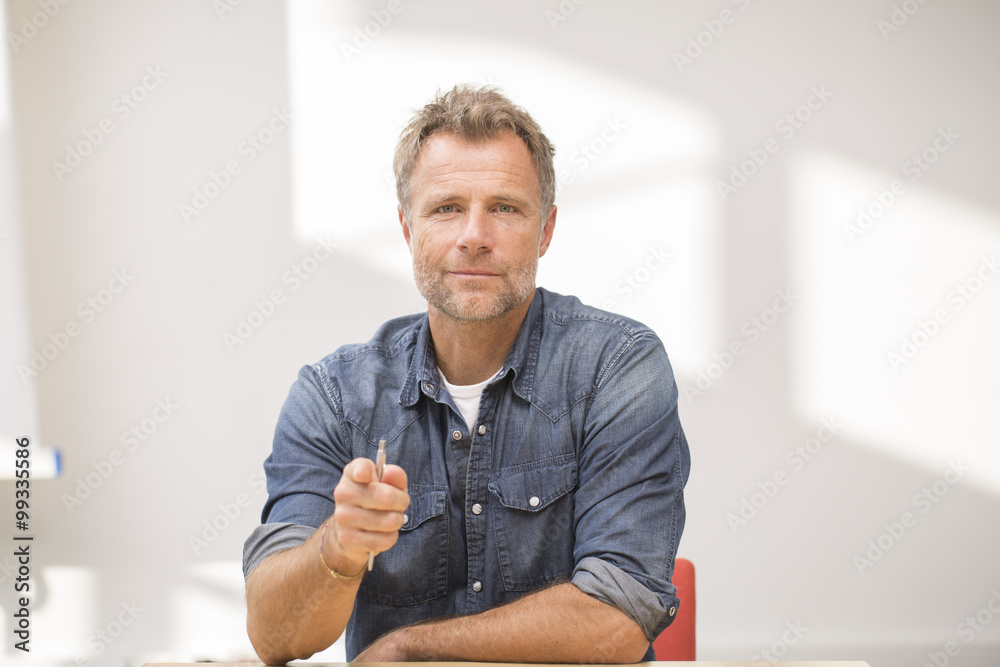 Fototapeta premium Portrait of decontract business man