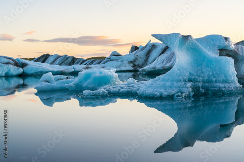 Billede på lærred Icebergs in Jokulsarlon glacial lake at sunset, Iceland