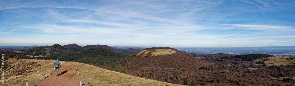 Panorama vue du puy de Pariou : le parc des volcans d’auvergne