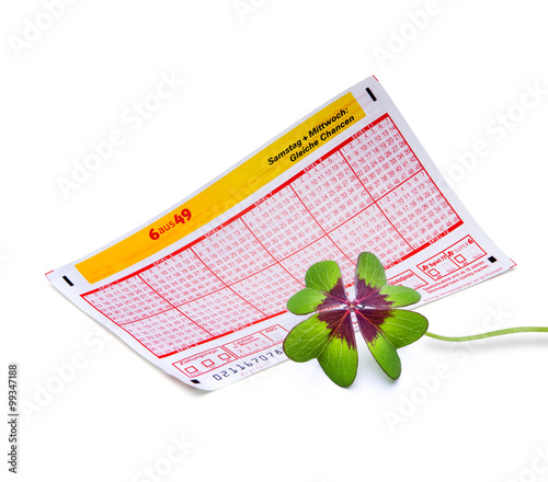 Lottoschein mit Kleeblatt