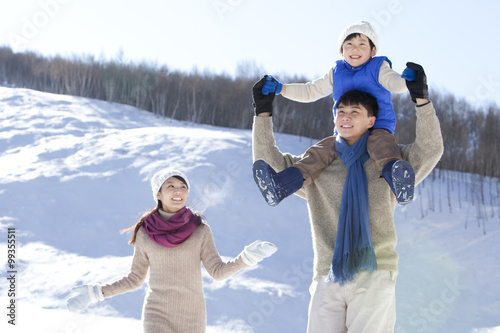 Photography Family having fun in snow