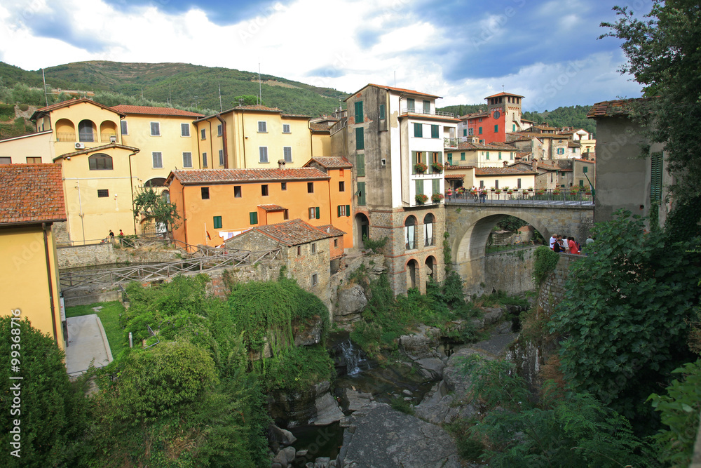 Toscana,Arezzo,il paese di Loro Ciuffenna.