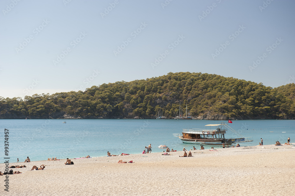 Plaża nad błękitną laguną w Oludeniz, Turcja
