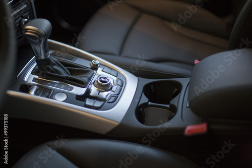 Close up of gearshift in car © Blue Jean Images