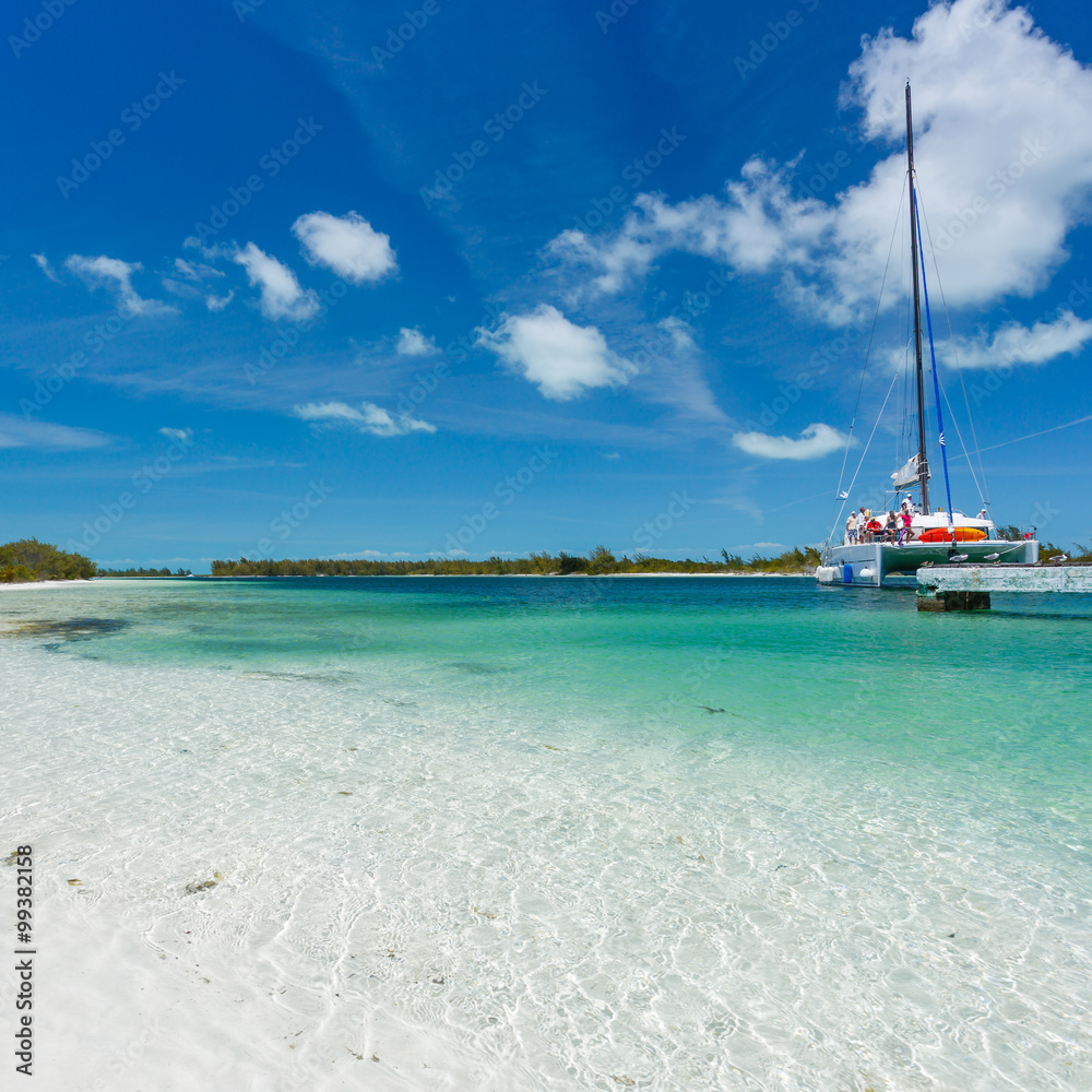 Obraz premium Catamaran at the beach