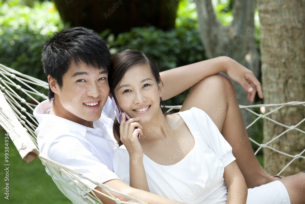 Naklejka premium Portrait of a happy couple on vacation