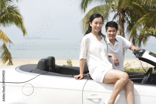 Happy Couple Posing In a Convertible © Blue Jean Images