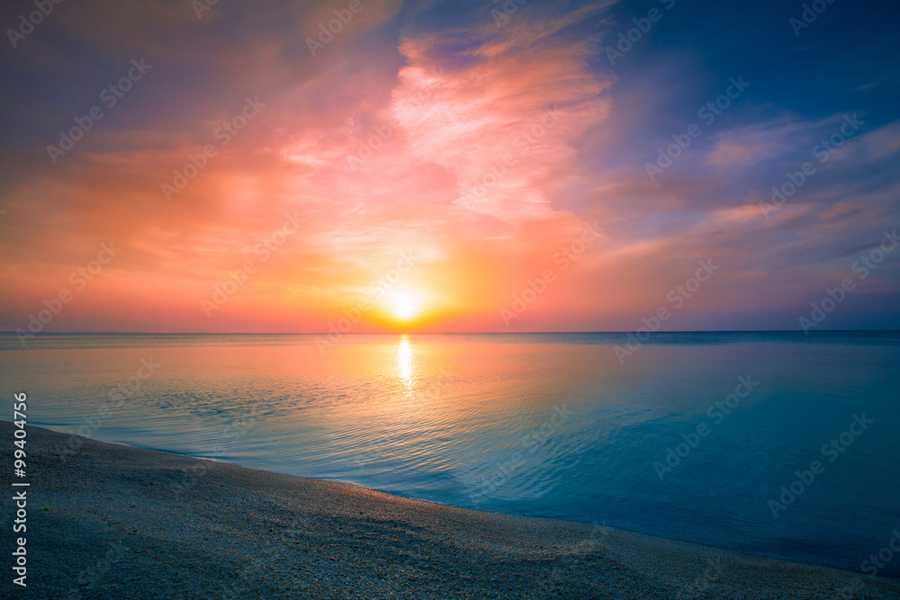 Fototapeta premium Sunrise over sea