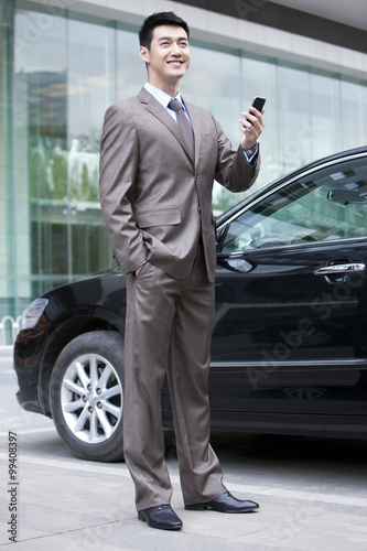 Young businessman and cellphone © Blue Jean Images