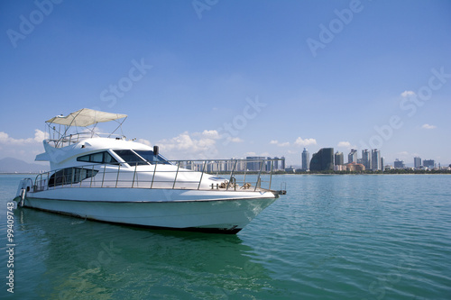 Yacht in Hainan © Blue Jean Images