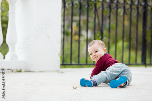 Bebé gateando