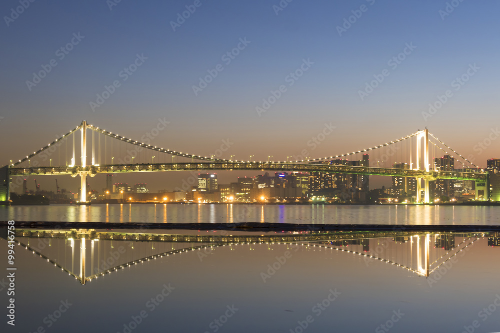 Fototapeta premium 晴海から望む レインボーブリッジと品川埠頭 芝浦方面