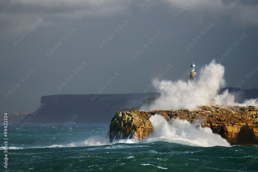 wave splashing in Mouro lighthouse in Santander