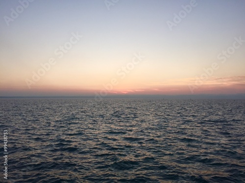 tramonto con onde © giofax