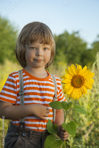 Happy boy with sunflower © Chepko Danil
