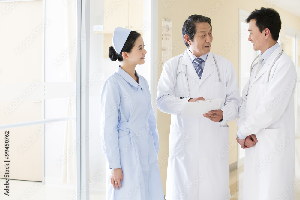 Medical team in discussion Medical team in discussion