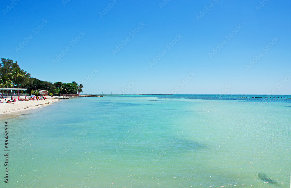 Fototapeta premium Spiaggia di Higgs, molo, sole, relax, mare, Key West, isole Keys, Florida, America, Usa