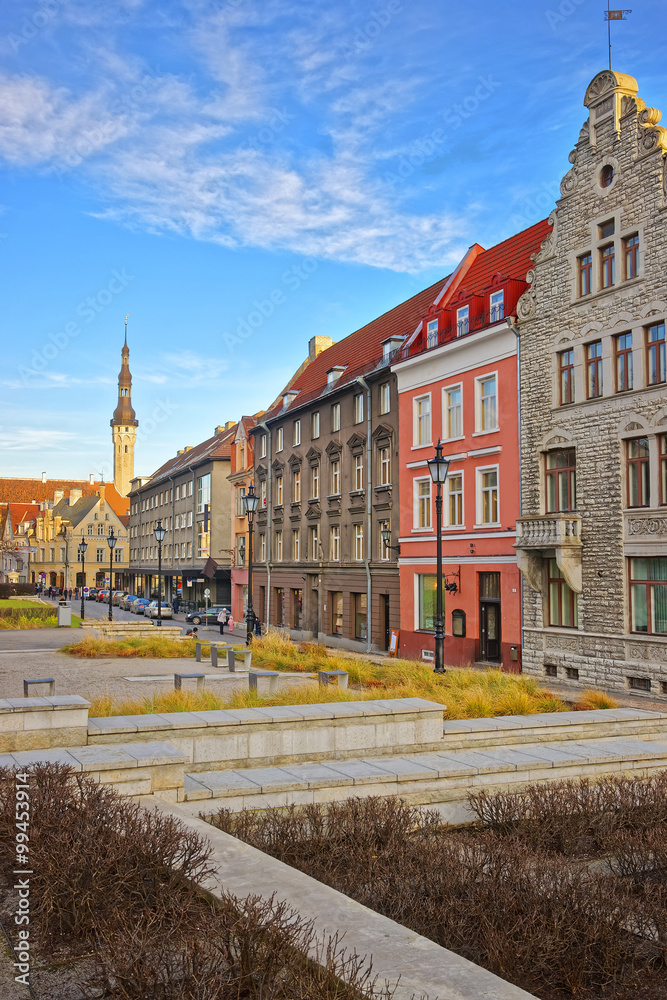 Obraz premium Street view to the Town Hall in the Old city of Tallinn in Estonia
