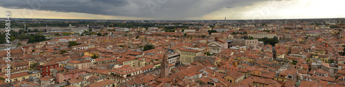 Widok na Weronę z wieży Torre dei Lamberti - Włochy