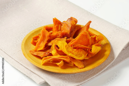 Dried mango slices