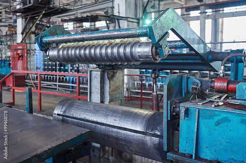 Obraz na płótnie machine for slitting steel sheet w salonie