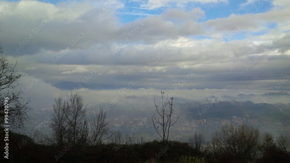 panorama con la nebbia panorama con la nebbia