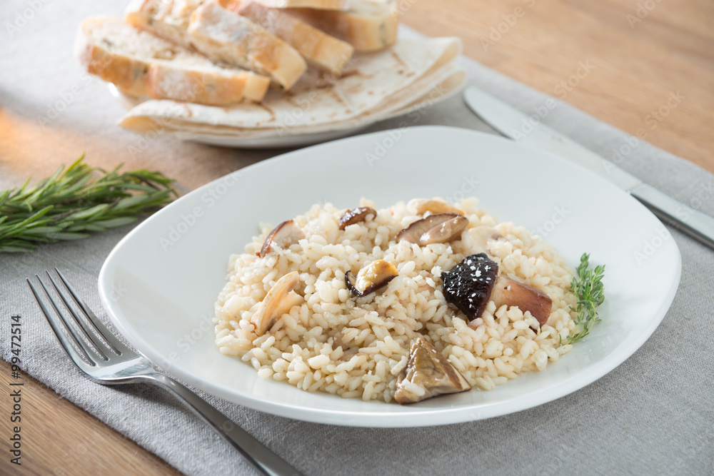 italian risotto with porcini mushrooms