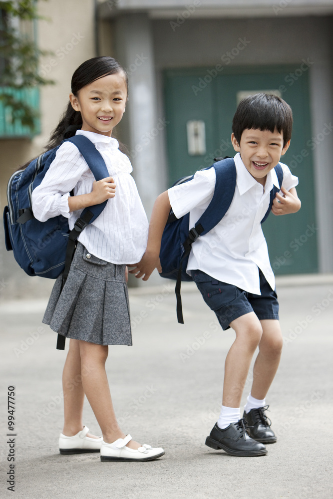 Obraz premium Children coming home from school