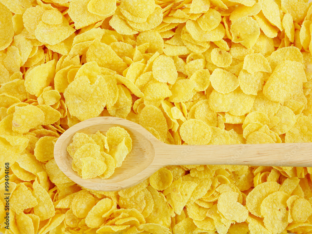 Φωτογραφία The close up of tasty golden corn flakes and wooden spoon.