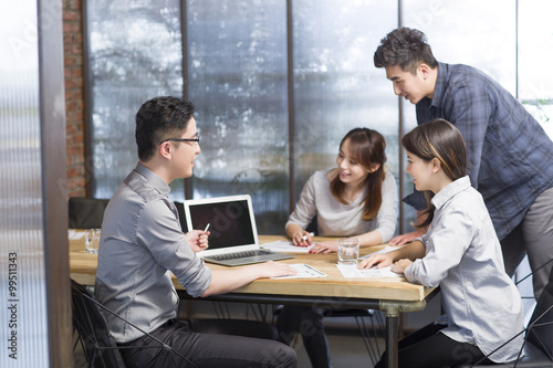 Slika na platnu Business people having meeting in board room