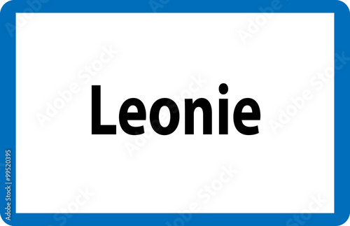 Beliebter weiblicher Vorname Leonie auf österreichischer Ortstafel photo