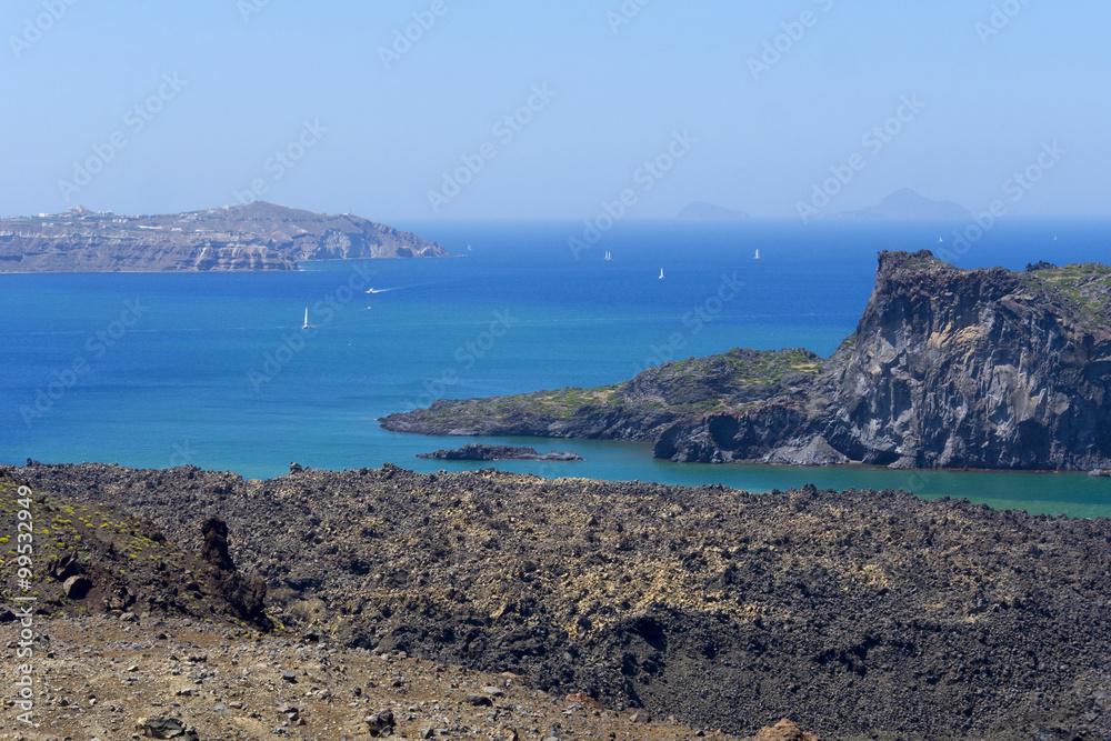 Blick von der Vulkaninsel Nèa Kamèni auf die Caldera