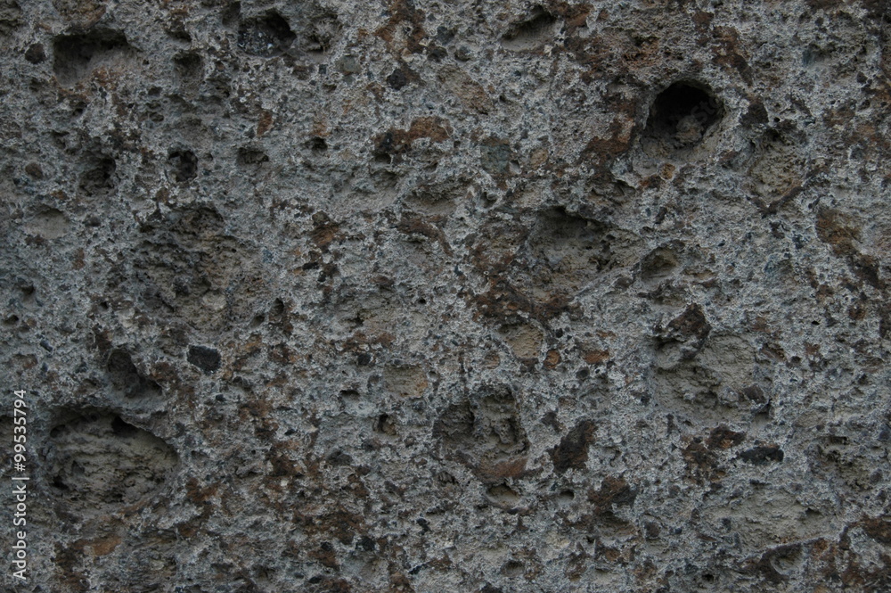 Immagine di un vecchio muro in blocchi di tufo