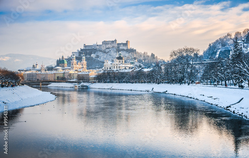 Fototapeta Naklejka Na Ścianę i Meble -  Historic city of Salzburg in winter, Austria