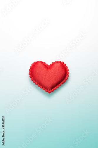 Single red heart on gradated background