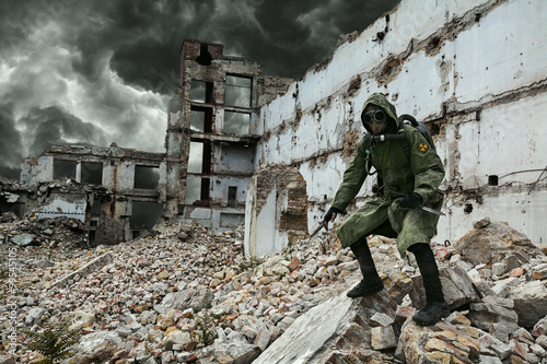 Billede på lærred Nuclear apocalypse survivor