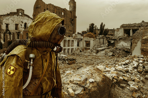 Obraz na płótnie Nuclear apocalypse survivor