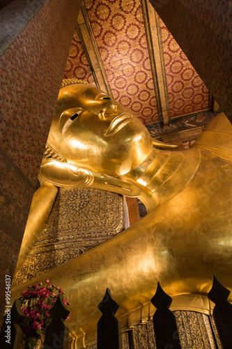 Foto The Golden Giant Reclining Buddha (Sleep Buddha) in Wat Pho Buddhist Temple, Ban