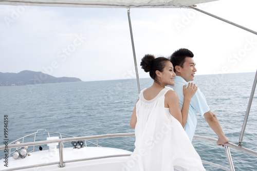 Couple Relaxing on a Yacht © Blue Jean Images