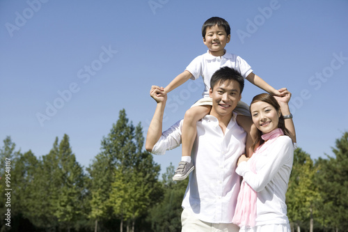 Young family enjoying the park © Blue Jean Images